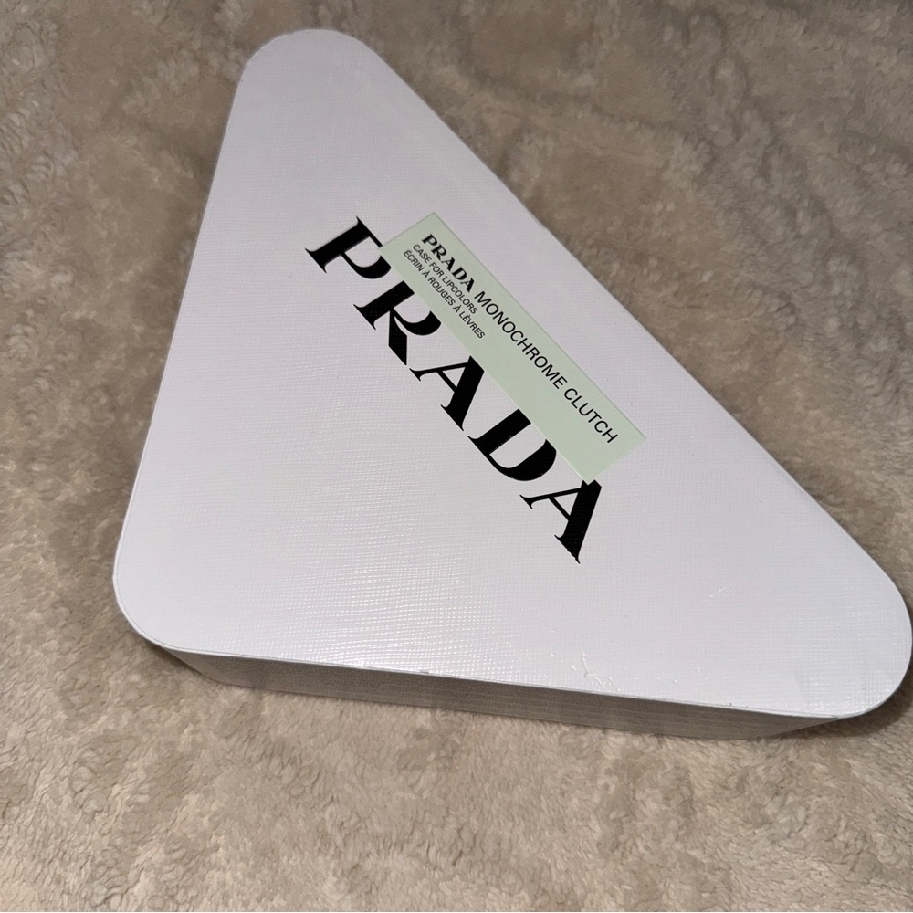 Prada monochrome clutch - Picture 5 of 5